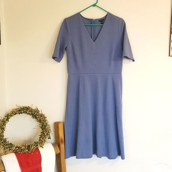 Ann Taylor Dresses & Skirts - Ann Taylor Short Sleeve Flare Dress